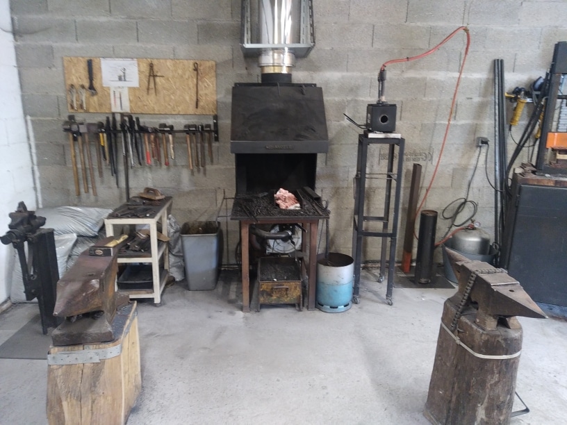 atelier-espace-forge-arnaud-duchesne-forgeron-coutelier-rouen Atelier espace forge Arnaud Duchesne forgeron coutelier proche de Rouen