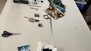 Outils atelier couture pochette livre