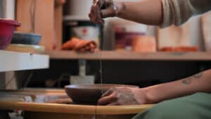 Poterie atelier d'initiation au Tournage Céramique à Toulon