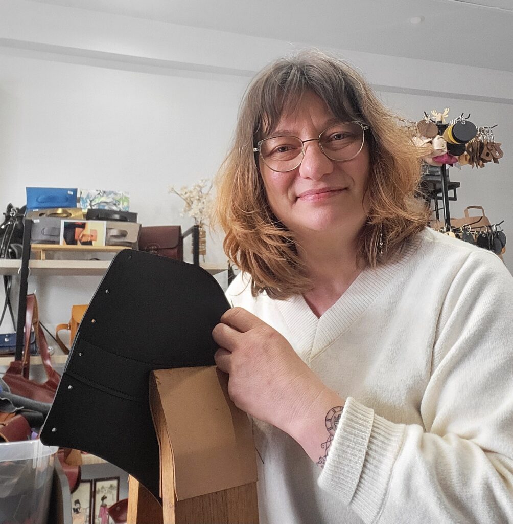 Maryline Dupre maroquinière entre le Havre et Rouen