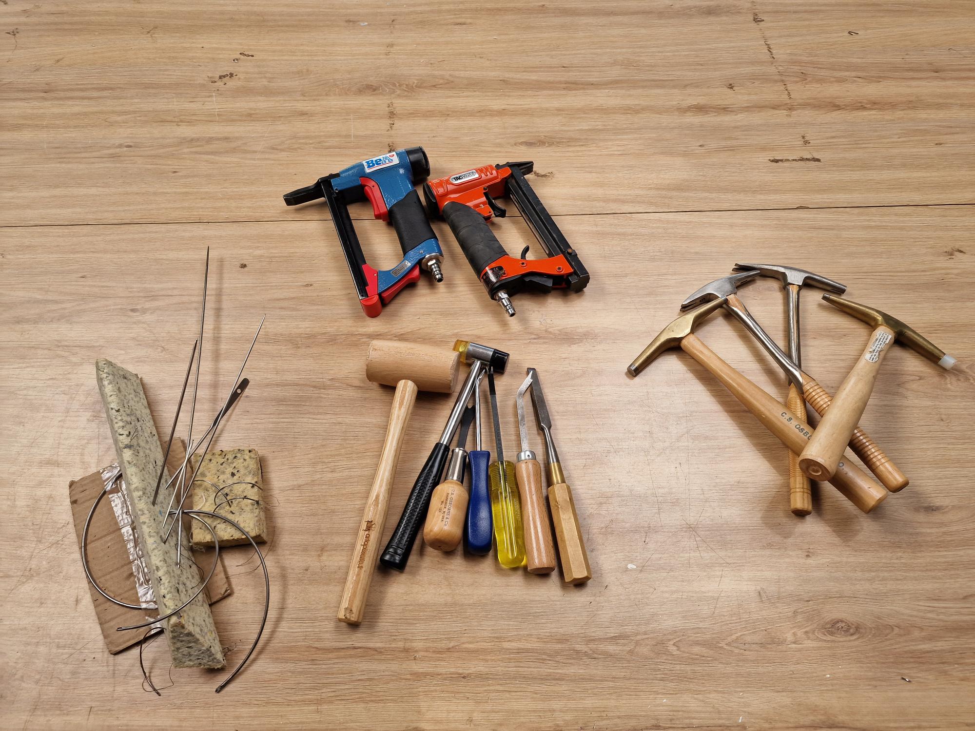 outils-elodie-doucet-tapissiere-ameublement Outils Elodie Doucet tapissière d'ameublement
