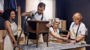 Stage apprendre à rénover son meuble vintage en bois à Bordeaux