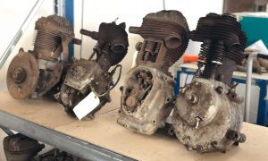 Pièces détachées pendant la formation à la mécanique moto intensive vers Paris en Ile-de-France