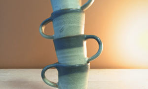 Tasses verte, formation tournage en céramique en Vendée