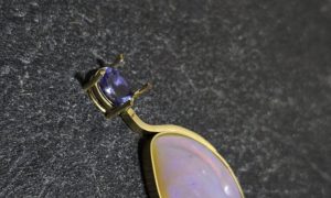Pendentif pierre rose formation Bijouterie option Sertissage dans les Vosges