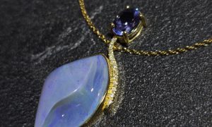 Pendentif pierre bleue formation Bijouterie option Sertissage dans les Vosges