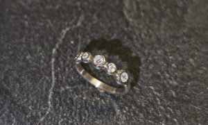 Bague argent texturée formation Bijouterie option Sertissage dans les Vosges