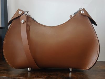 Petit sac en cuir marron Formation Maroquinier entre le Havre et Rouen