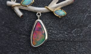 Collier pierres colorées formation Bijouterie option Sertissage dans les Vosges