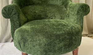 Fauteuil vert formation Tapissier d'ameublement en siège à Lyon dans le Rhône en région Auvergne-Rhône-Alpes