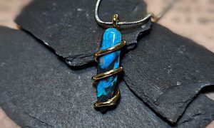 Pendentif bleu Formation Bijoutier option Bijouterie Joaillerie dans les Vosges