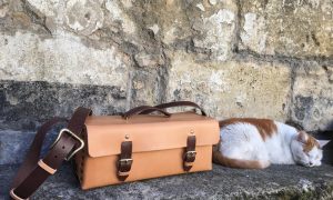 Sacoche en cuir faite pendant la formation maroquinerie vers Bordeaux