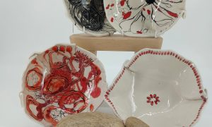 Assiettes originales faites pendant la formation poterie et céramique avec la céramiste Nathalie en Haute-Garonne