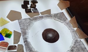 Vitrail en cours de confection durant la formation vitrailliste dans le Perche