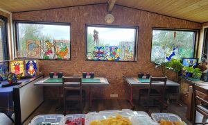Atelier de Slim avec magnifique vue dans lequel se passe la formation Vitrailliste dans le Perche