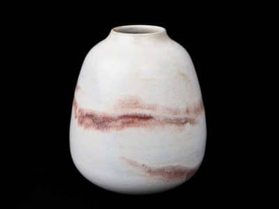 Vase blanc marbré formation tournage céramique dans l'Aude