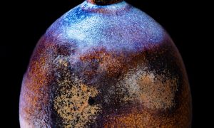 Vase irisé cosmique formation tournage céramique dans l'Aude