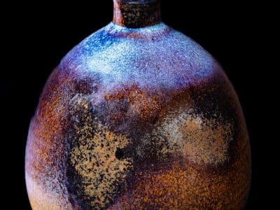 Vase irisé cosmique formation tournage céramique dans l'Aude