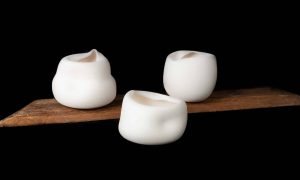 Coupes blanches minimalistes formation tournage céramique dans l'Aude