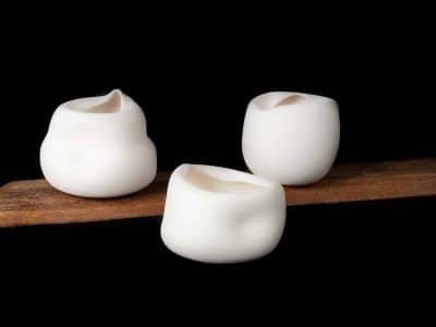 Coupes blanches minimalistes formation tournage céramique dans l'Aude