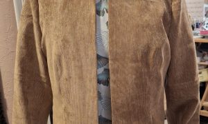 Veste marron Formation Couture à Lourdes : métiers de la mode et vêtement flou