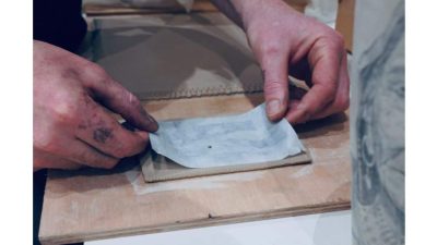 Pose du papier Atelier transfert d'image sur Céramique