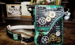 Sacoche engrenages steampunk Formation Maroquinier proche de Caen