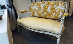 Banquette Élégance Jaune Formation Tapissier d'ameublement en siège à Rouen