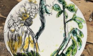 Assiette pendant la formation décoration céramique vers Biarritz et Bayonne