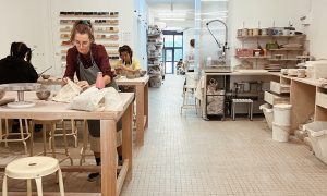Atelier de la formation céramique avec une céramiste à Bordeaux