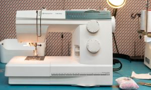 Machine à coudre formation Couture en région PACA : métiers de la mode et vêtement flou