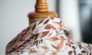 Col pendant la formation couture, stylisme et mode avec un couturier à Bordeaux en Gironde