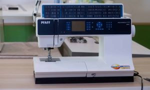 Machine à coudre Formation Couture proche de Rennes : métiers de la mode et vêtement flou