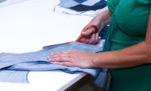 Découpe textile Formation Couture proche de Rennes : métiers de la mode et vêtement flou