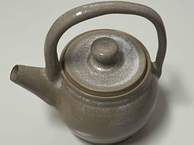 Théière grise formation Tournage en Céramique proche de Toulouse