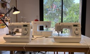 Emeline DUBOIS, atelier et machines, couturière à Porto-Vecchio