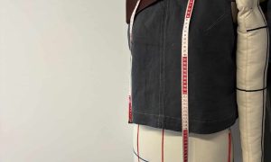 Veste grise, formation couture à Porto-Vecchio