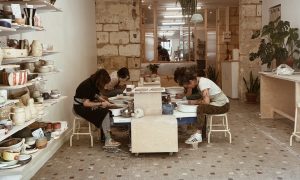 Atelier de la formation céramique avec une céramiste à Bordeaux