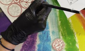 Ebauches de décoration céramique pendant la formation en Normandie