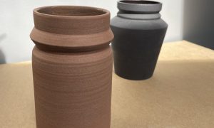 Formation et Cours Tournage en Céramique à Lille avec une céramiste
