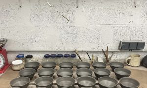 Tournage en série pendant les cours du soir en Céramique et poterie à Biarritz - Formation