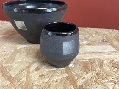 Bol et tasse pendant la formation et les cours céramique avec une céramiste à Lille dans les Hauts-de-France