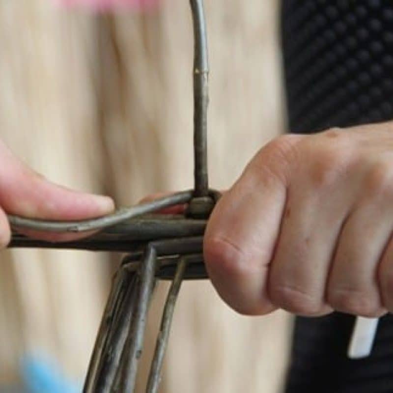 La précision du tressage, Roselyne Limoge, vannière en Bourgogne