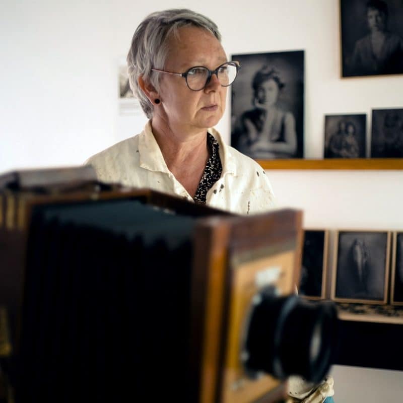 Artiste caméra vintage Laurence PAPOUTCHIAN, photographe à Lyon