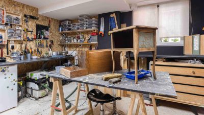 Intérieur Atelier rénovation d'un meuble vintage en bois