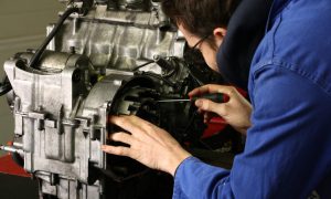 Ajustement moteur pendant la formation mécanique moto