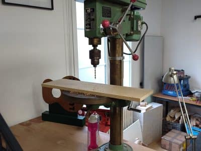 Machine perceuse formation Luthier en Guitare en Normandie