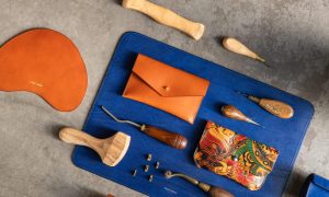 Outils de travail, formation maroquinerie à Nantes