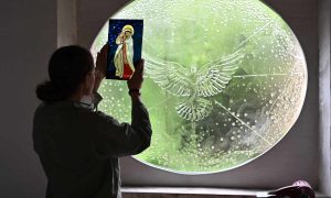 Scie dans la pièce du fond Formation vitrailliste proche de Chartres