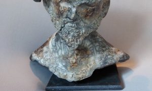Sculpture de dieu antique faite pendant la formation céramique Sigillée dans un atelier de céramiste dans les Pyrénées Orientales (66)